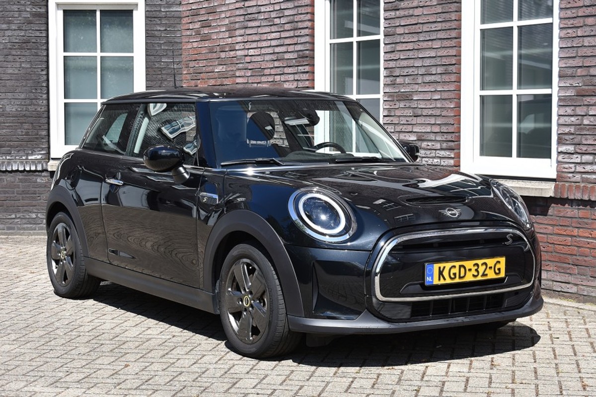MINI-3-Deurs-Mini Classic 33 kWh SOH 100% Wij zijn op afspraak geopend! Graag bellen voor uw komst. | Lease One en Lenen op Maat maken het mogelijk! MINI-3-Deurs-Mini Classic 33 kWh SOH 100% Wij zijn op afspraak geopend! Graag bellen voor uw komst. | Lease One en Lenen op Maat maken het mogelijk!
