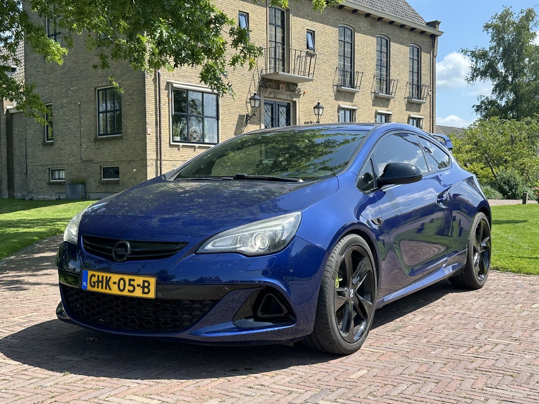 Opel-Astra-GTC 2.0 Turbo OPC | Lease One en Lenen op Maat maken het mogelijk!