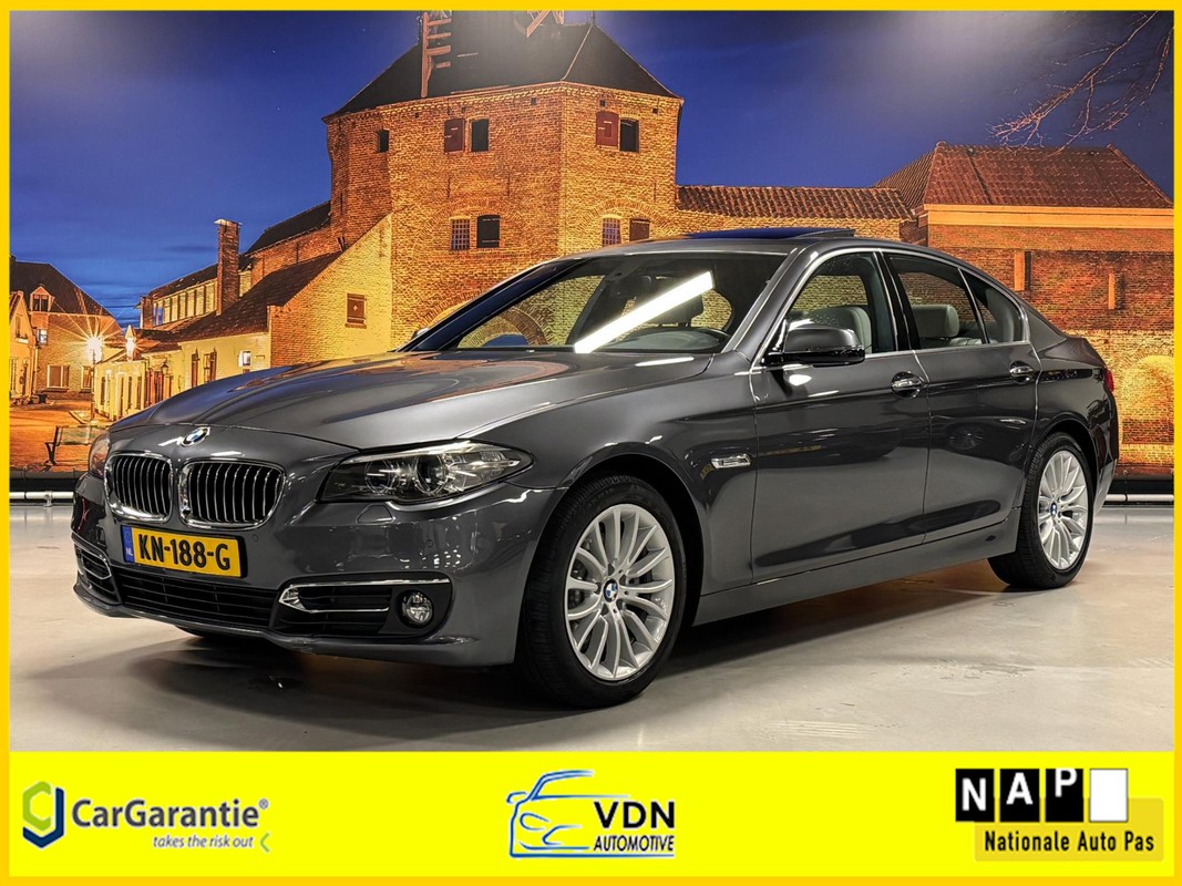 BMW-5 Serie-520i Luxury Edition Automaat Schuifdak Leer 50DKM | Lease One en Lenen op Maat maken het mogelijk!
