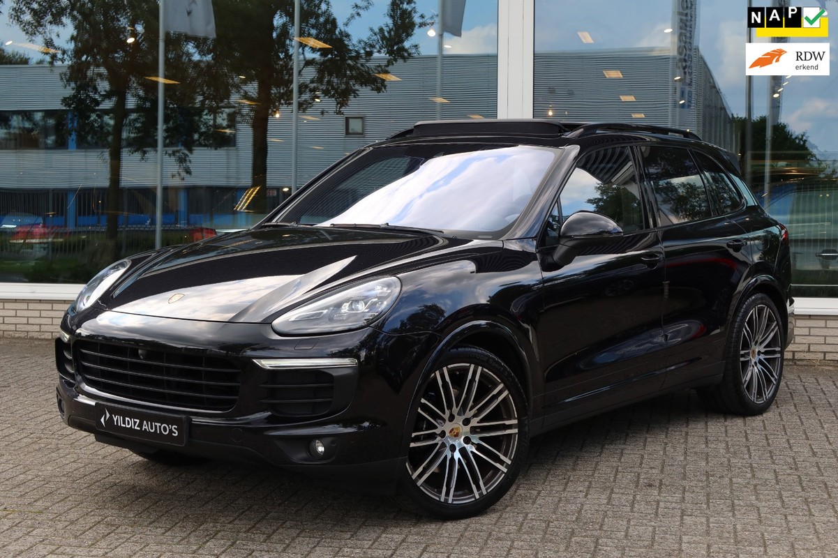 Porsche-Cayenne-3.0 S E-Hybrid GTS Pakket|Pano|Trekhaak|360|Keyless|Voll | Lease One en Lenen op Maat maken het mogelijk!