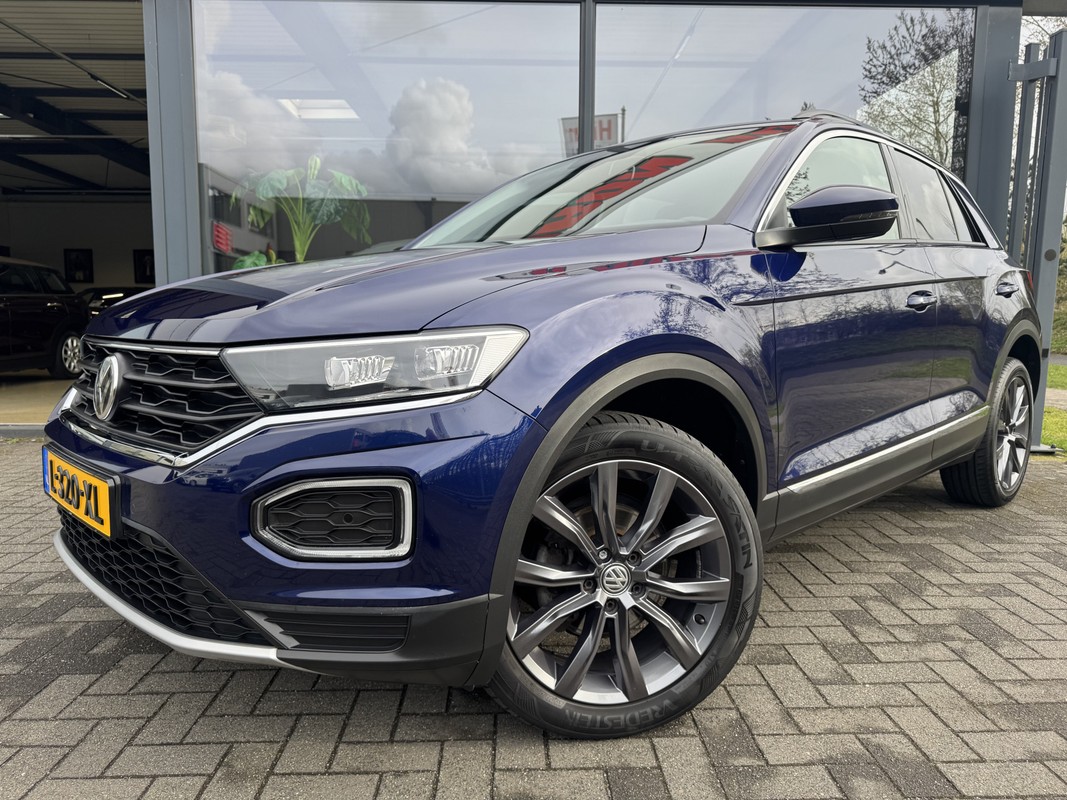 Volkswagen-T-Roc-1.5 TSI Sport Business R | Lease One en Lenen op Maat maken het mogelijk!