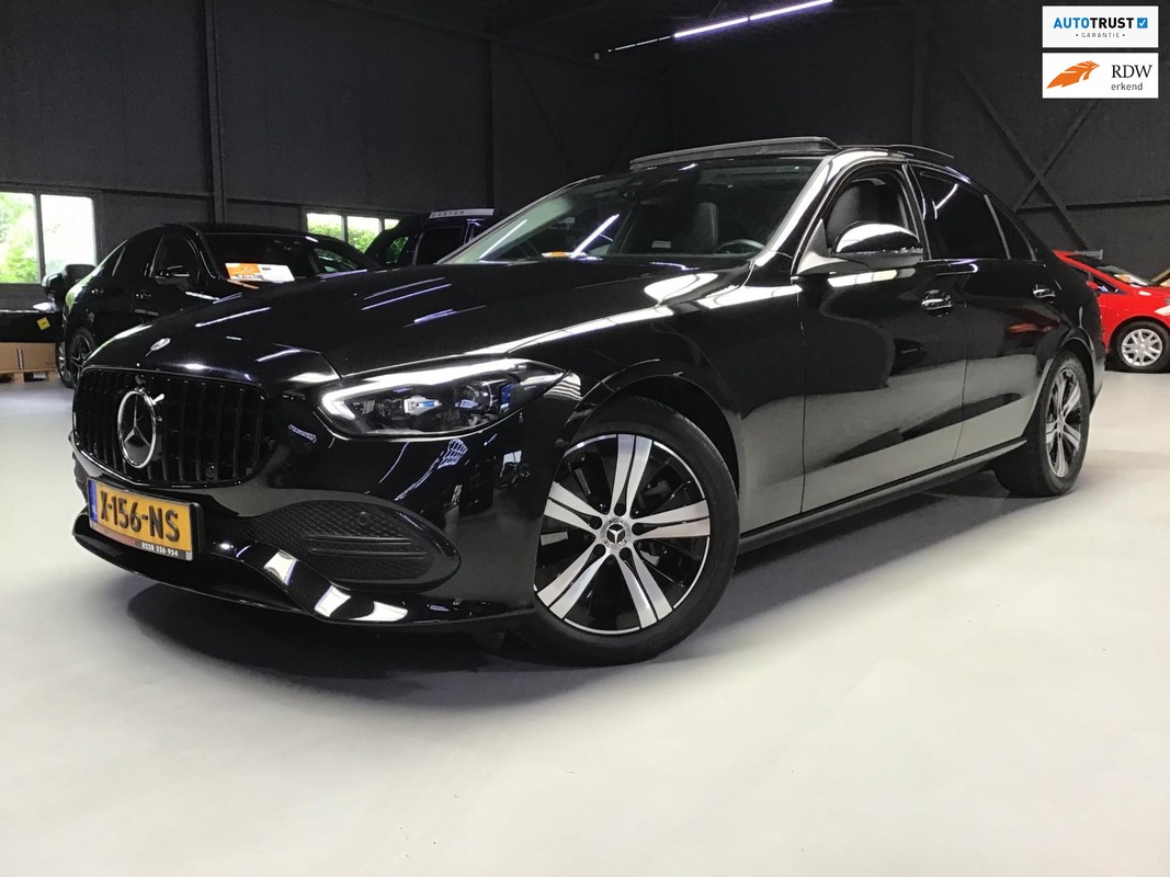 Mercedes-Benz-C-Klasse-300 AMG Line I Pano I 360cam I Leder I Ambiance I Navi I Carplay I Keyles I Dealer Onderh I Dealer Garantie | Lease One en Lenen op Maat maken het mogelijk!