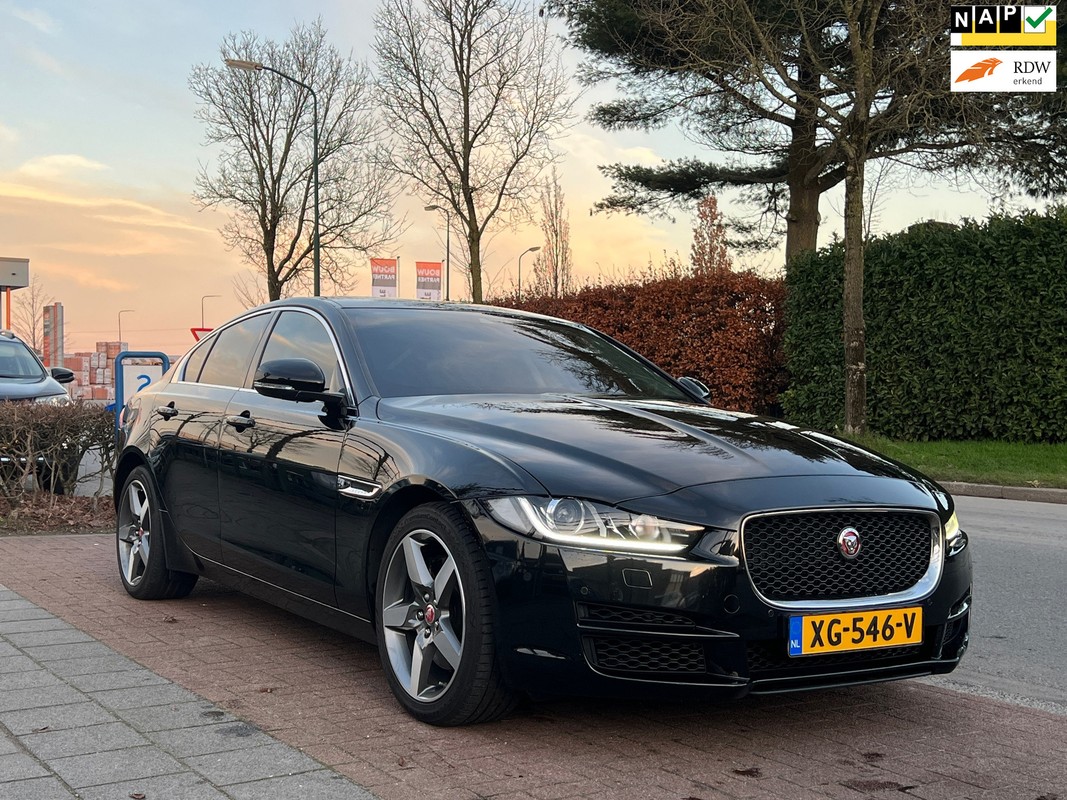 Jaguar-XE-2.0t Pure Sport 200PK *NAP|Luxueus en Goed Onderhouden | Lease One en Lenen op Maat maken het mogelijk!