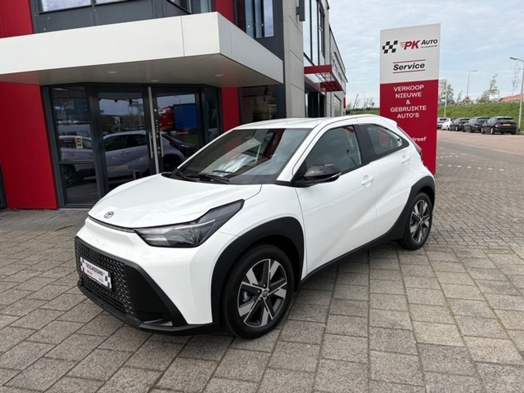 Toyota-Aygo-X Hybrid 115 envy | Navi | Cruise | Camera | 16 km | Lease One en Lenen op Maat maken het mogelijk!