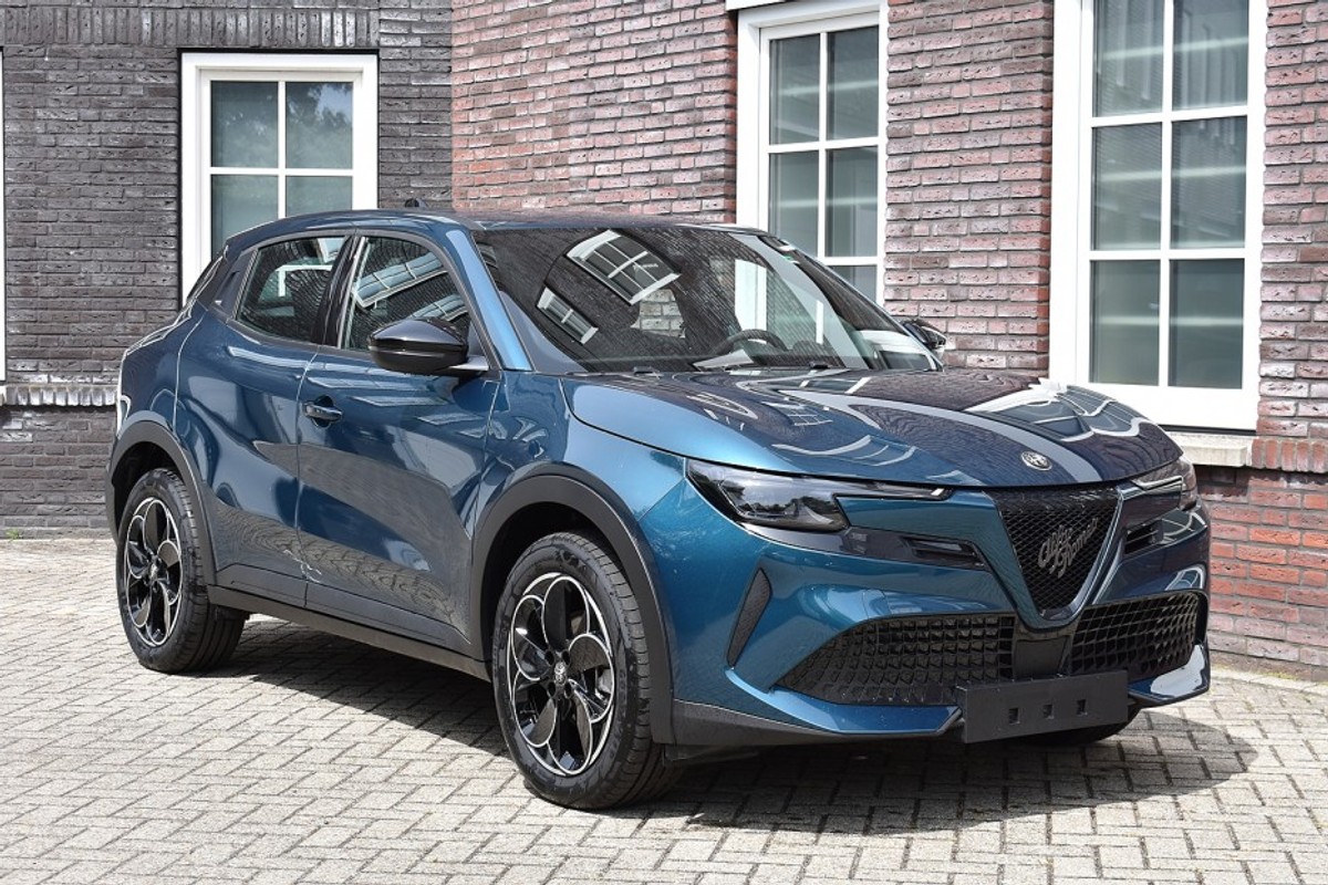 Alfa Romeo-Junior-Elettrica 54kW 156pk Wij zijn op afspraak geopend! Graag bellen voor uw komst. | Lease One en Lenen op Maat maken het mogelijk! Alfa Romeo-Junior-Elettrica 54kW 156pk Wij zijn op afspraak geopend! Graag bellen voor uw komst. | Lease One en Lenen op Maat maken het mogelijk!