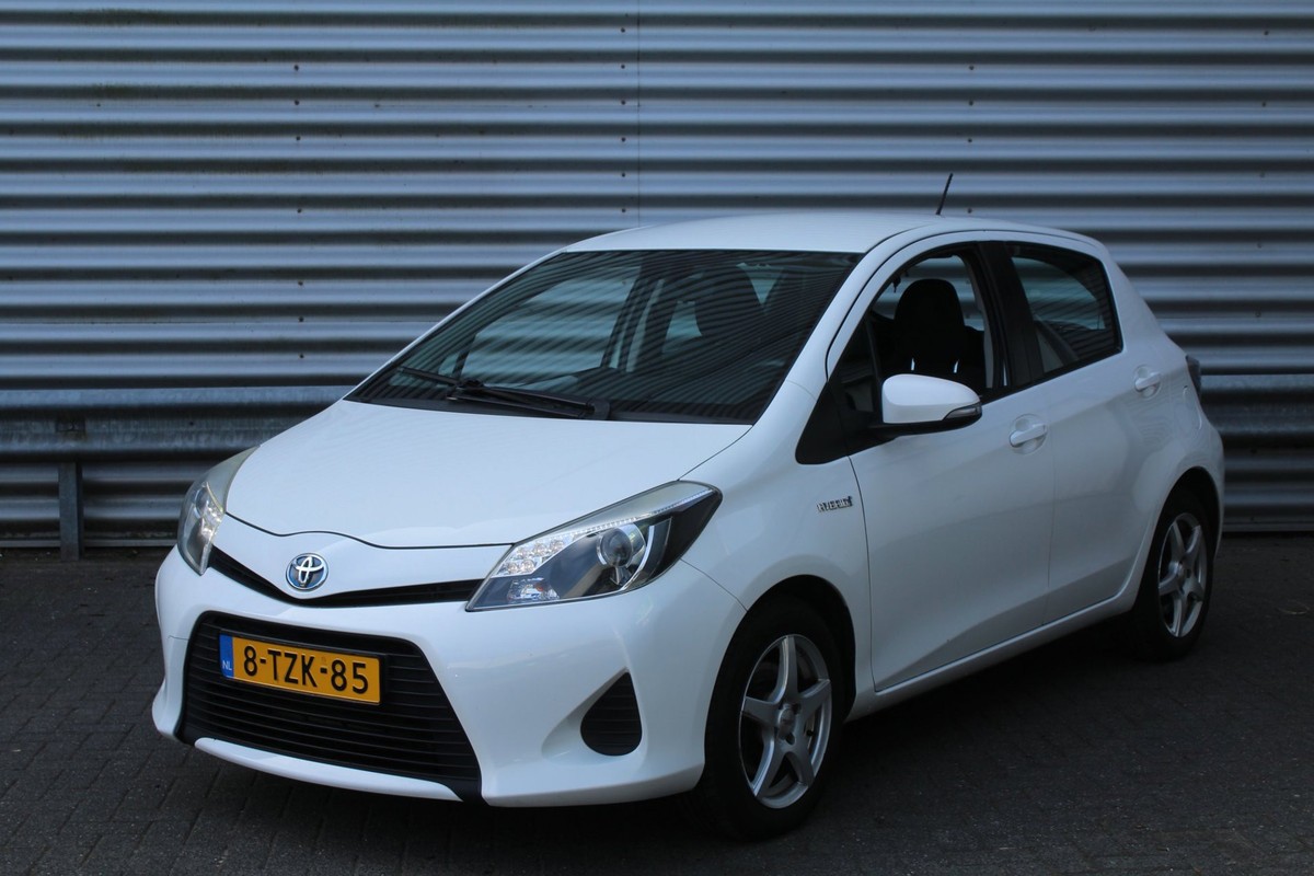 Toyota-Yaris-1.5 Full Hybrid Aspiration AUTOMAAT NL-Auto NAP | Lease One en Lenen op Maat maken het mogelijk!