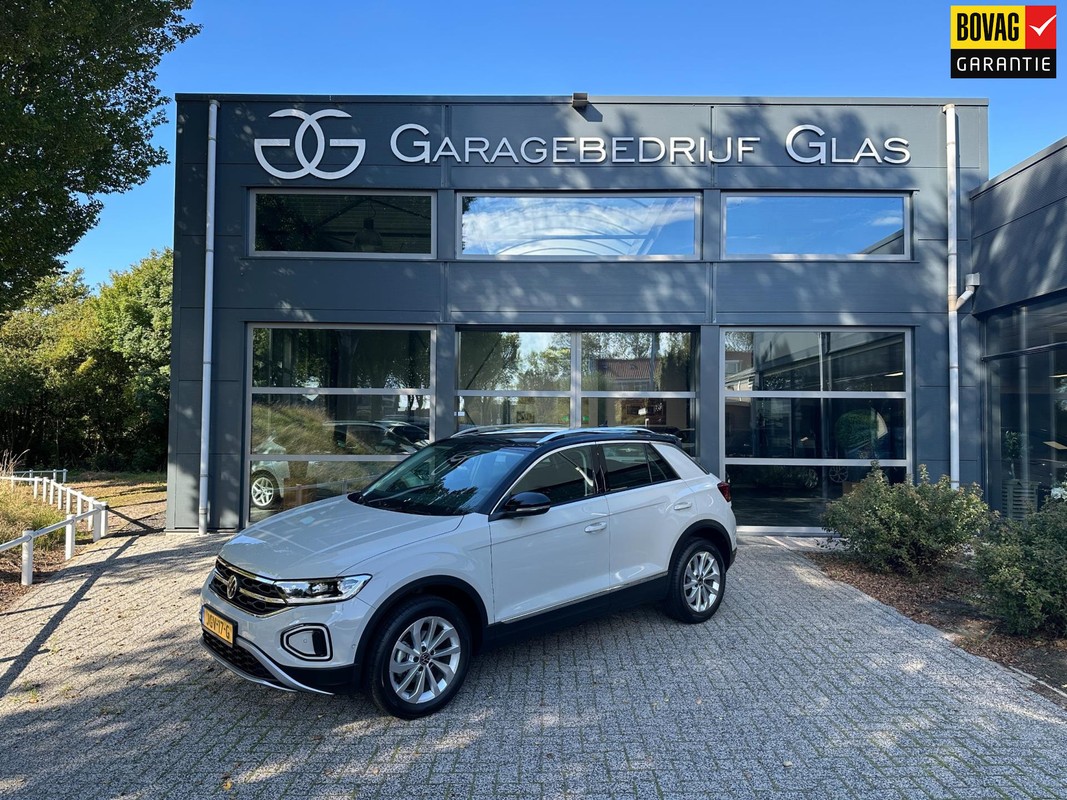 Volkswagen-T-Roc-1.5 TSI style two tone ascot grey | Lease One en Lenen op Maat maken het mogelijk!