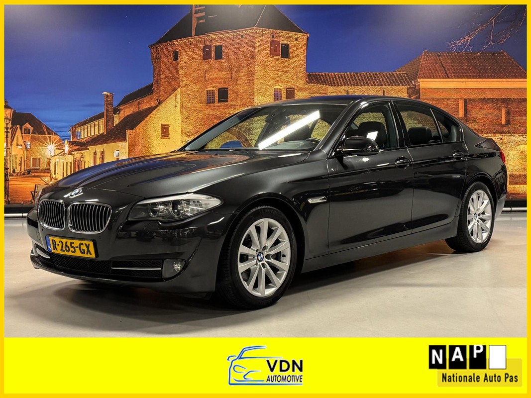 BMW-5 Serie-523i High Exe Automaat Leer Xenon PDC Trekhaak | Lease One en Lenen op Maat maken het mogelijk!