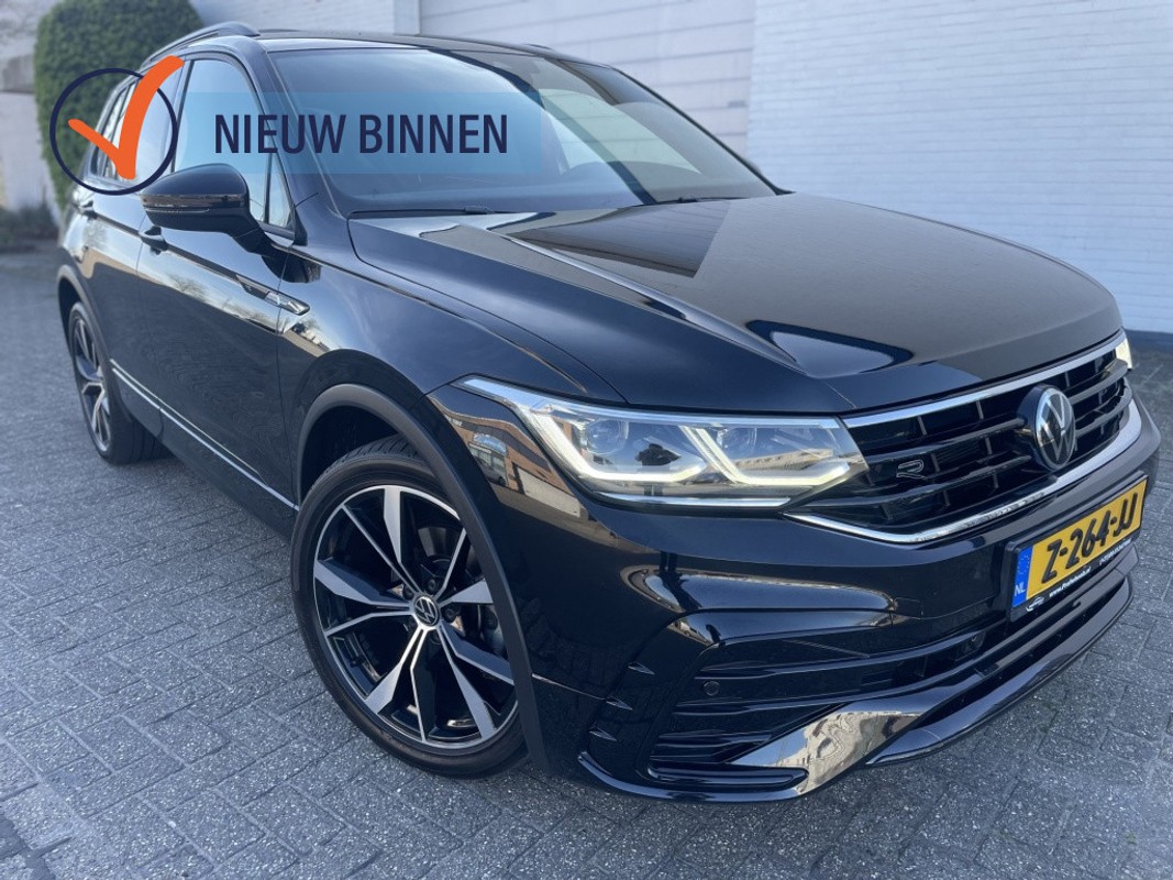 Volkswagen-Tiguan-1.5 TSI 3X R-Line Black *IQ Light* PANO | Lease One en Lenen op Maat maken het mogelijk!