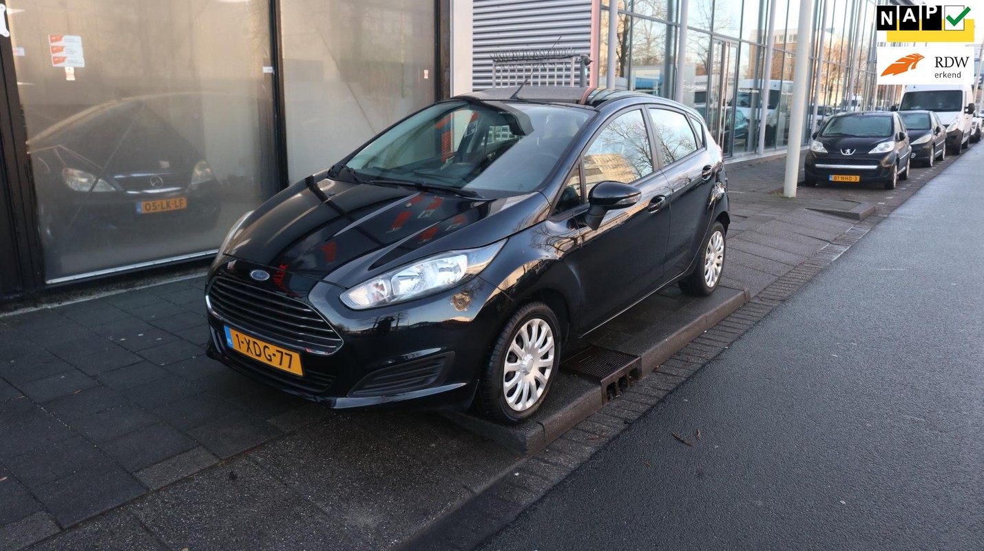 Ford-Fiesta-1.0 Style NIEUWE KOPPELING/NAVI/AIRCO | Lease One en Lenen op Maat maken het mogelijk!
