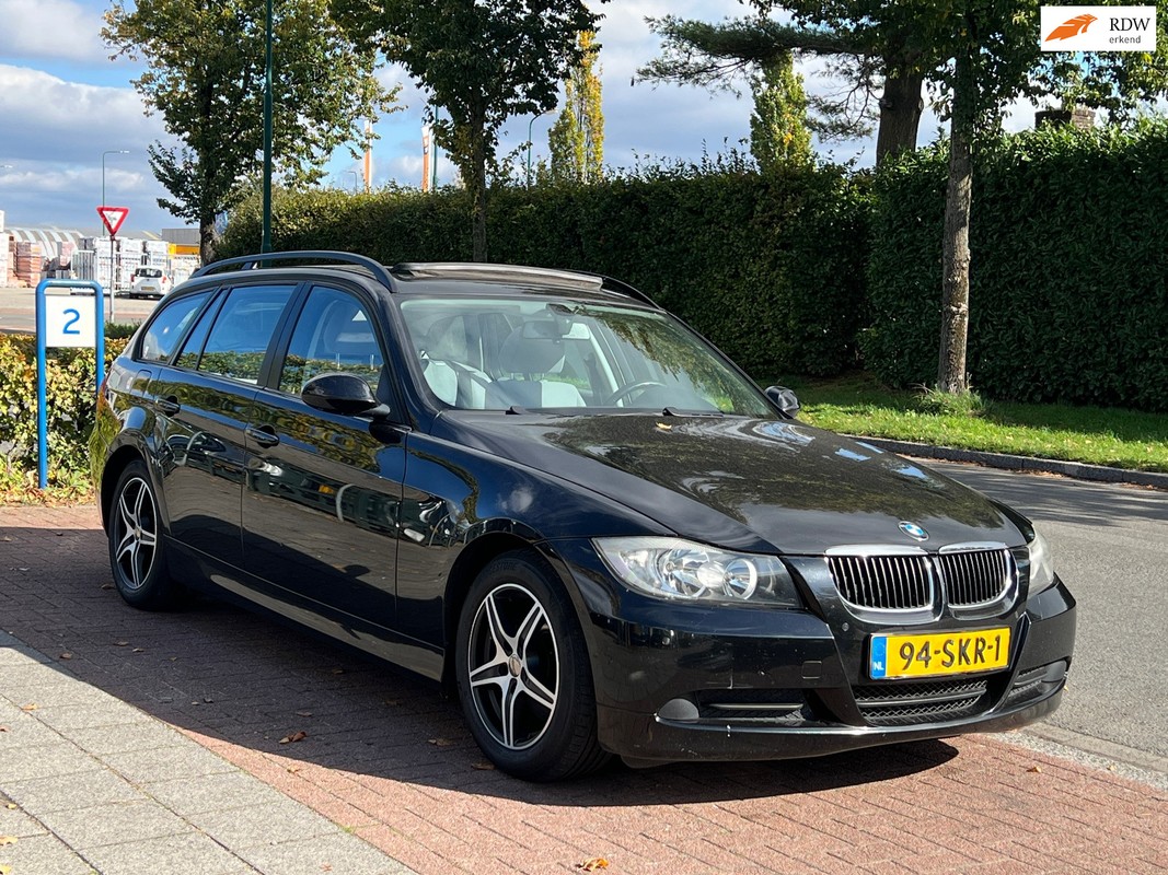 BMW-3 Serie-Touring 318i Business Line ** PANO-SCHUIFDAK | Lease One en Lenen op Maat maken het mogelijk! BMW-3 Serie-Touring 318i Business Line ** PANO-SCHUIFDAK | Lease One en Lenen op Maat maken het mogelijk!