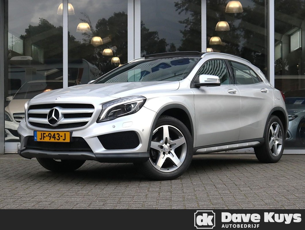Mercedes-Benz-GLA-180 AMG Line | Panoramadak | Lease One en Lenen op Maat maken het mogelijk!