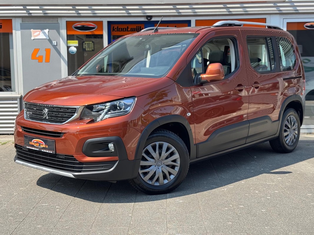 Peugeot-Rifter-1.2 P.Tech Allure Panorama Navigatie LED Camera 1e Eigenaar Dealer Onderhouden | Lease One en Lenen op Maat maken het mogelijk!