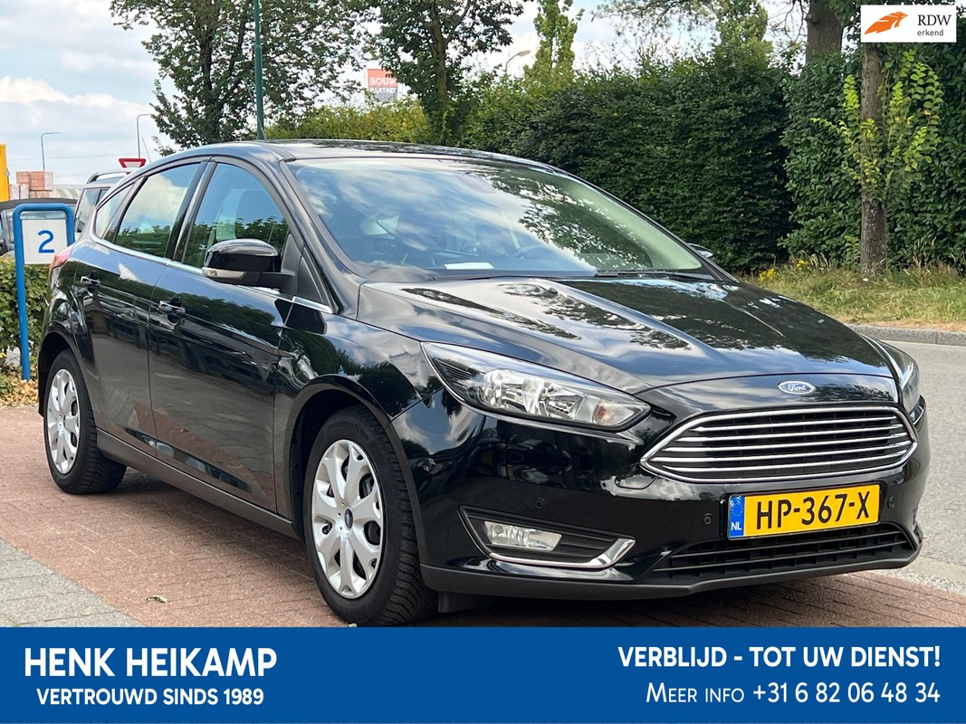 Ford-Focus-1.5 Titanium *PDC|Navi| Goed onderhouden | Lease One en Lenen op Maat maken het mogelijk!