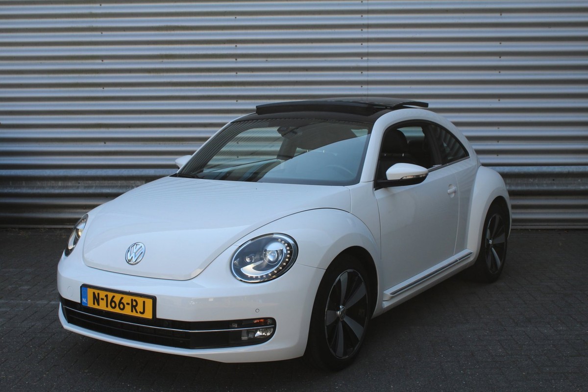 Volkswagen-Beetle-1.4 TSI 161pk Sport Panoramadak Fender Leder | Lease One en Lenen op Maat maken het mogelijk! Volkswagen-Beetle-1.4 TSI 161pk Sport Panoramadak Fender Leder | Lease One en Lenen op Maat maken het mogelijk!