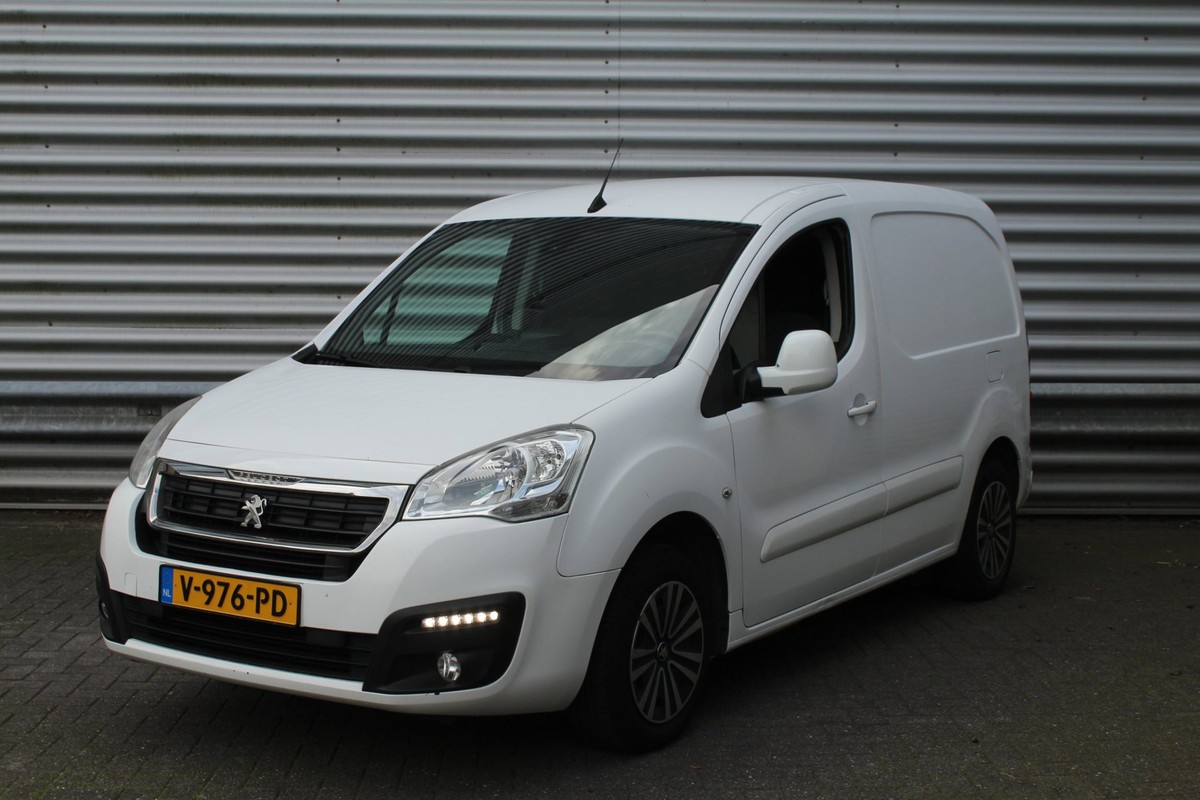 Peugeot-Partner-120 1.6 BlueHDi 100pk AUTOMAAT 3p EURO6 Premium Pack S&S | Lease One en Lenen op Maat maken het mogelijk!