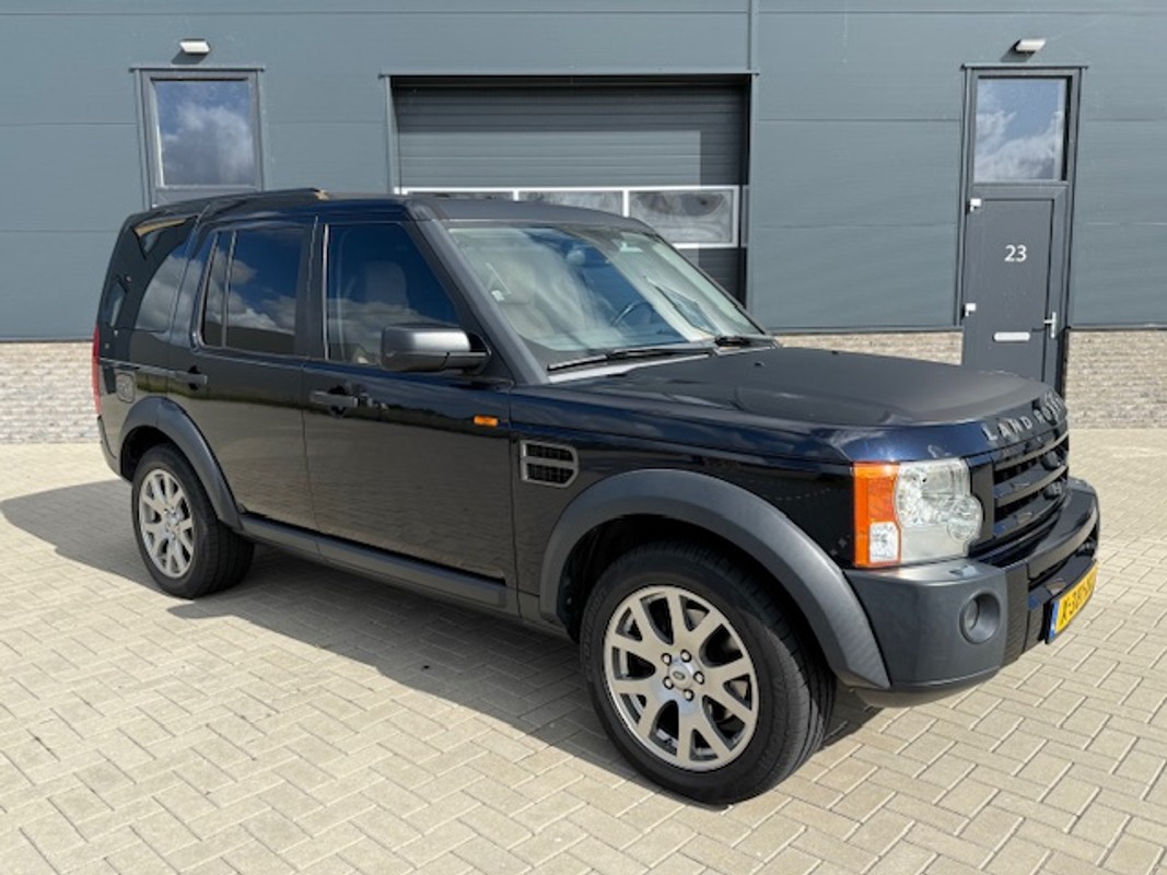 Land Rover-Discovery-4.4 V8 SE | Lease One en Lenen op Maat maken het mogelijk!