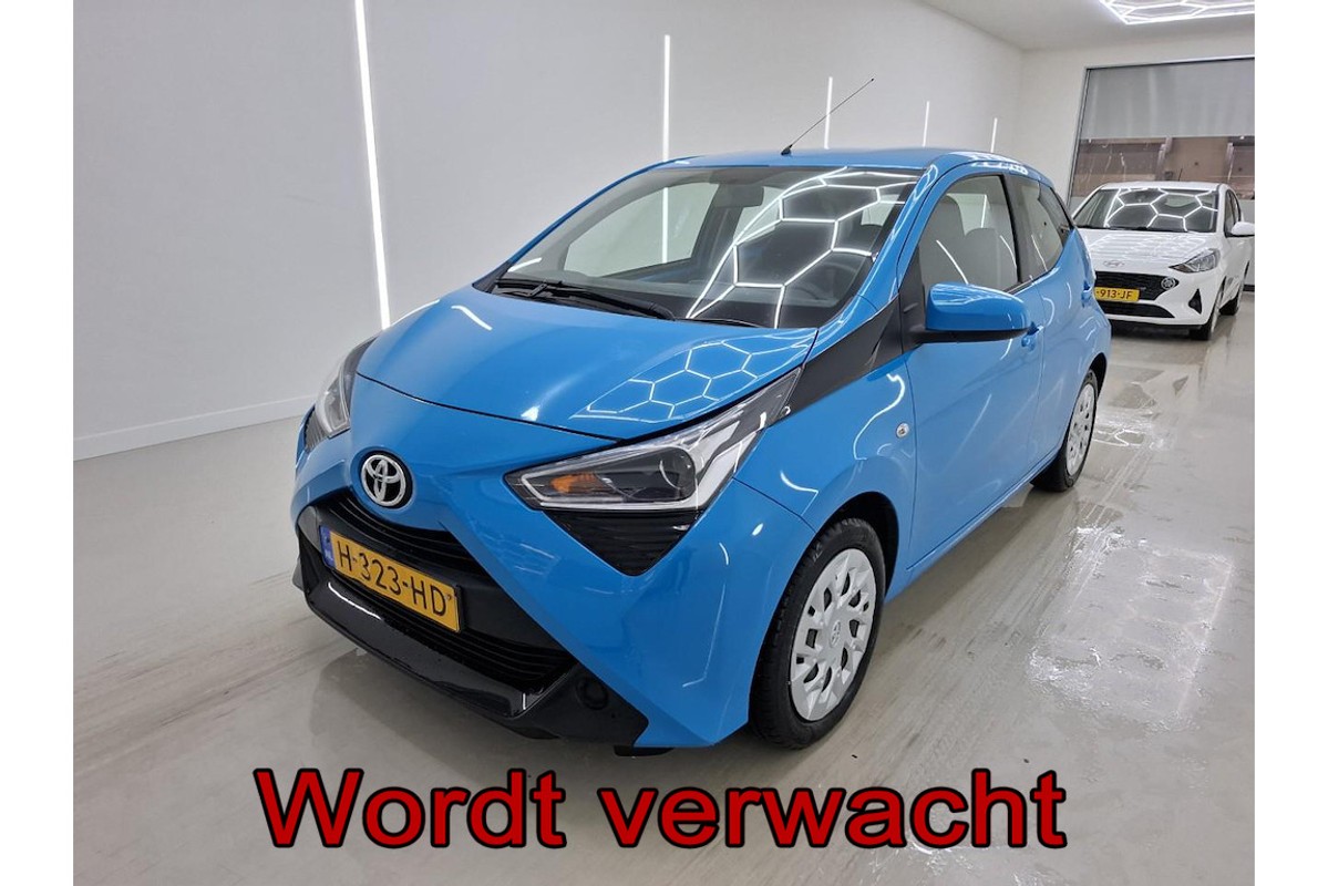 Toyota-Aygo-1.0 VVT-i x-play | Lease One en Lenen op Maat maken het mogelijk!