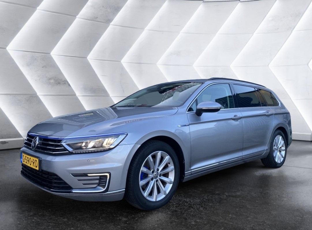 Volkswagen-Passat-Variant 1.4 TSI GTE HIGHLINE | Lease One en Lenen op Maat maken het mogelijk!