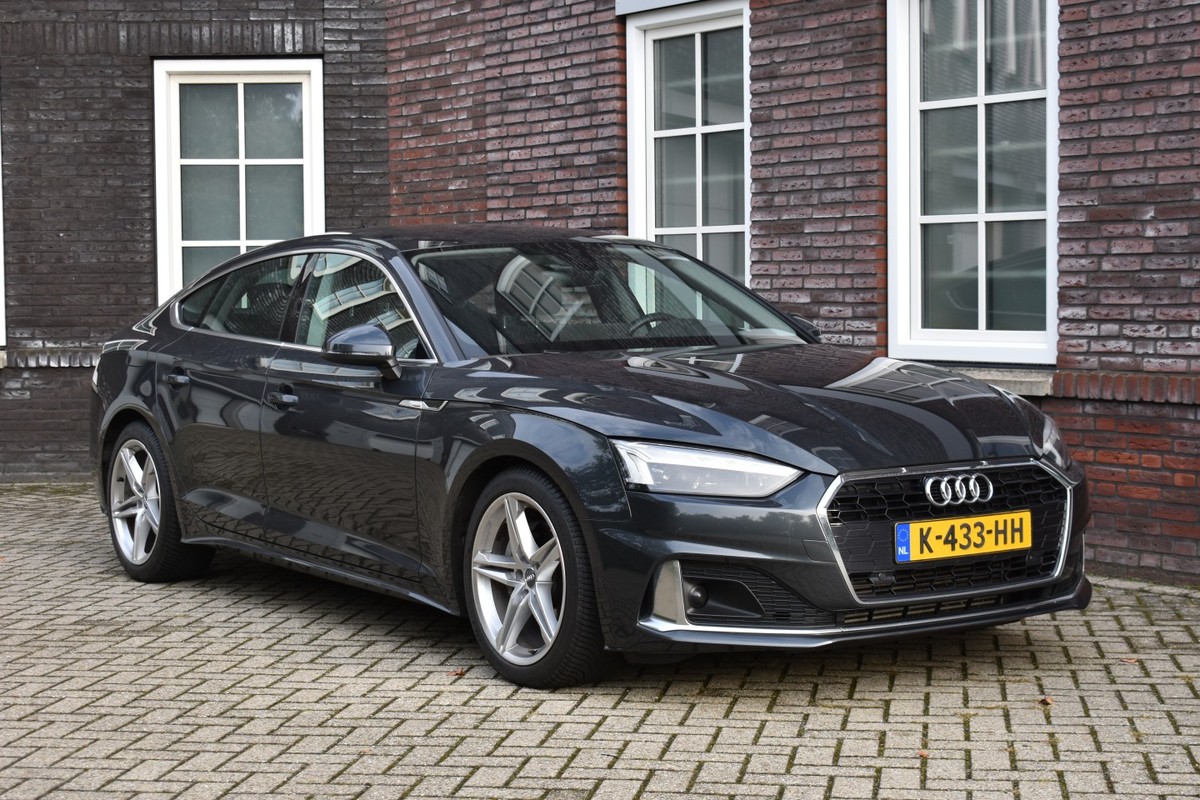 Audi-A5-Sportback Sportstoelen verwarmd/Navigatie/LMV/3 zone Climate Conntrol/Dealer onderhouden Wij zijn op afspraak geopend! Graag bellen voor uw komst. | Lease One en Lenen op Maat maken het mogelijk!