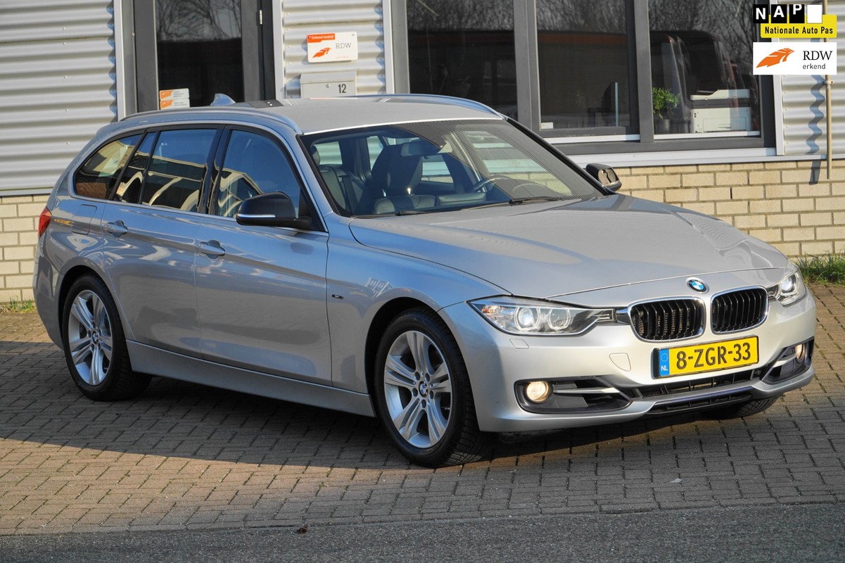 BMW-3 Serie-Touring 320i High Executive TREKHAAK | Lease One en Lenen op Maat maken het mogelijk!