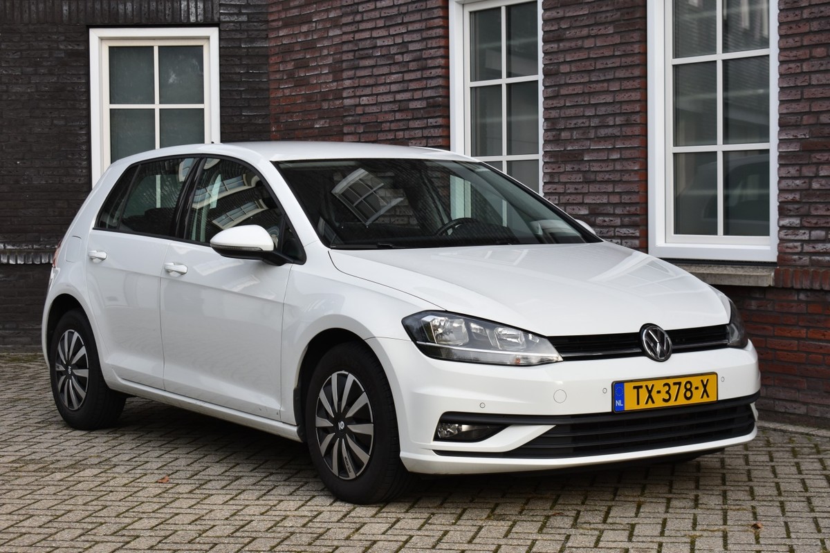 Volkswagen-Golf-Wij zijn op afspraak geopend! Graag bellen voor uw komst. | Lease One en Lenen op Maat maken het mogelijk!