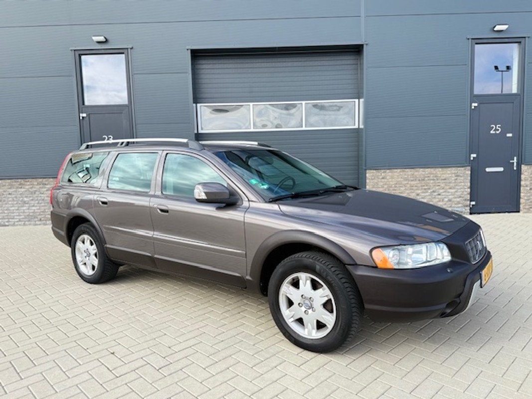 Volvo-XC70-2.5 T Summum | Lease One en Lenen op Maat maken het mogelijk!