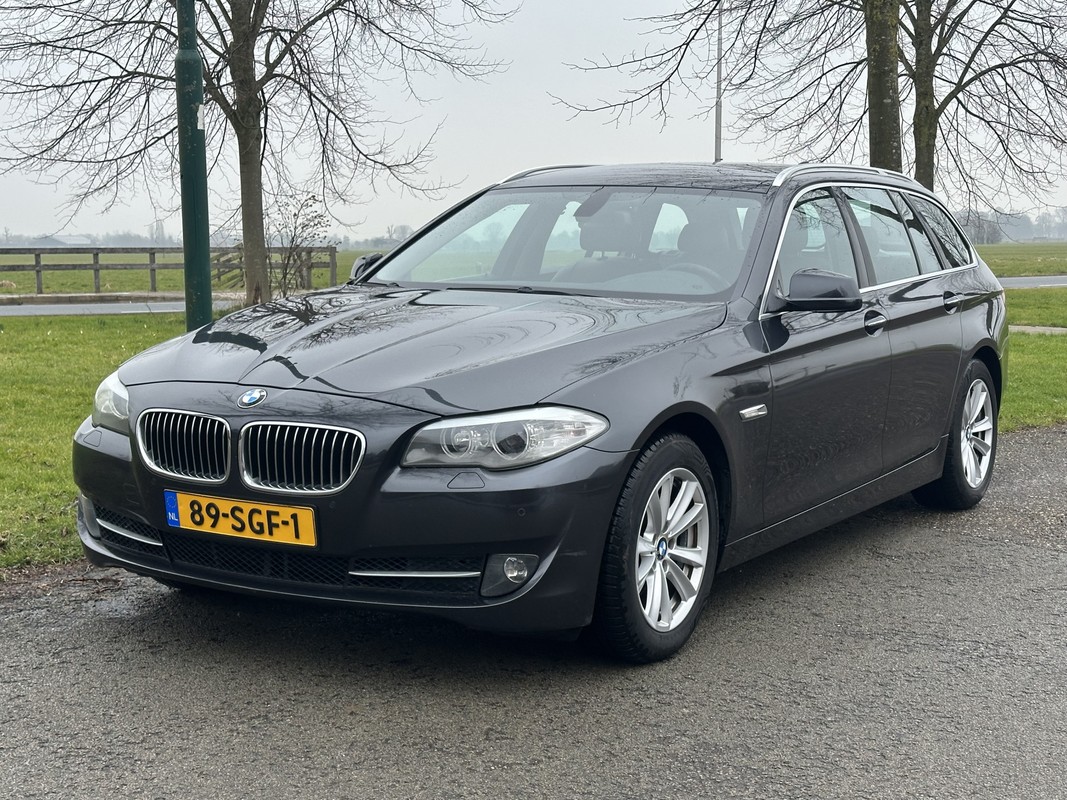 BMW-5 Serie-Touring 523i Executive | Lease One en Lenen op Maat maken het mogelijk!