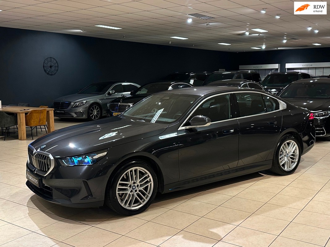 BMW-i5-EDrive40 Business Edition|1Eig.|AMBIENT|LEDER|SOH97%|TOPSTAAT | Lease One en Lenen op Maat maken het mogelijk!