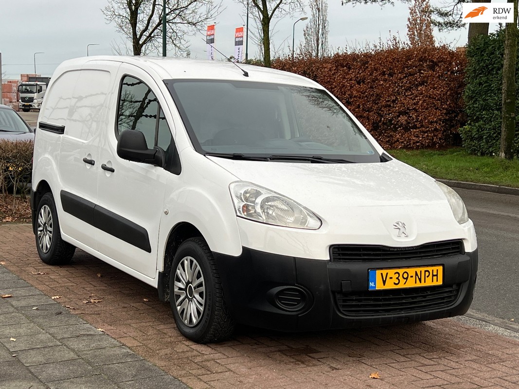 Peugeot-Partner-120 1.6 VTi L1XR *BENZINE| MARGE AUTO| LAGE KM STAND | Lease One en Lenen op Maat maken het mogelijk!