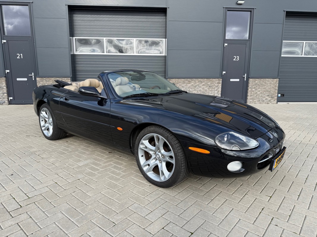 Jaguar-XK-XK8 4.2 V8 Convertible | Lease One en Lenen op Maat maken het mogelijk!