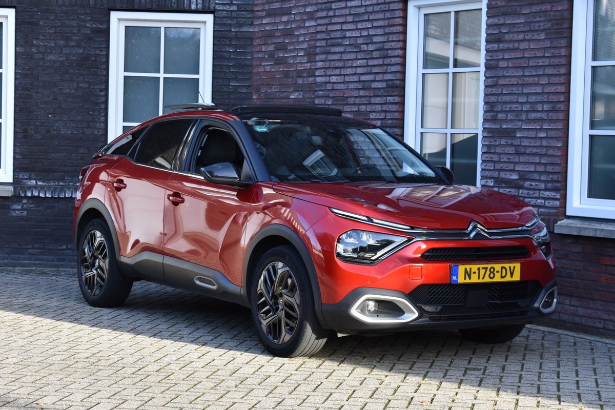 Citroën-C4-Shine Automaat-Panoramadak - trekhaak-ECC-Verwarmde stoelen Wij zijn op afspraak geopend! Graag bellen voor uw komst. | Lease One en Lenen op Maat maken het mogelijk!