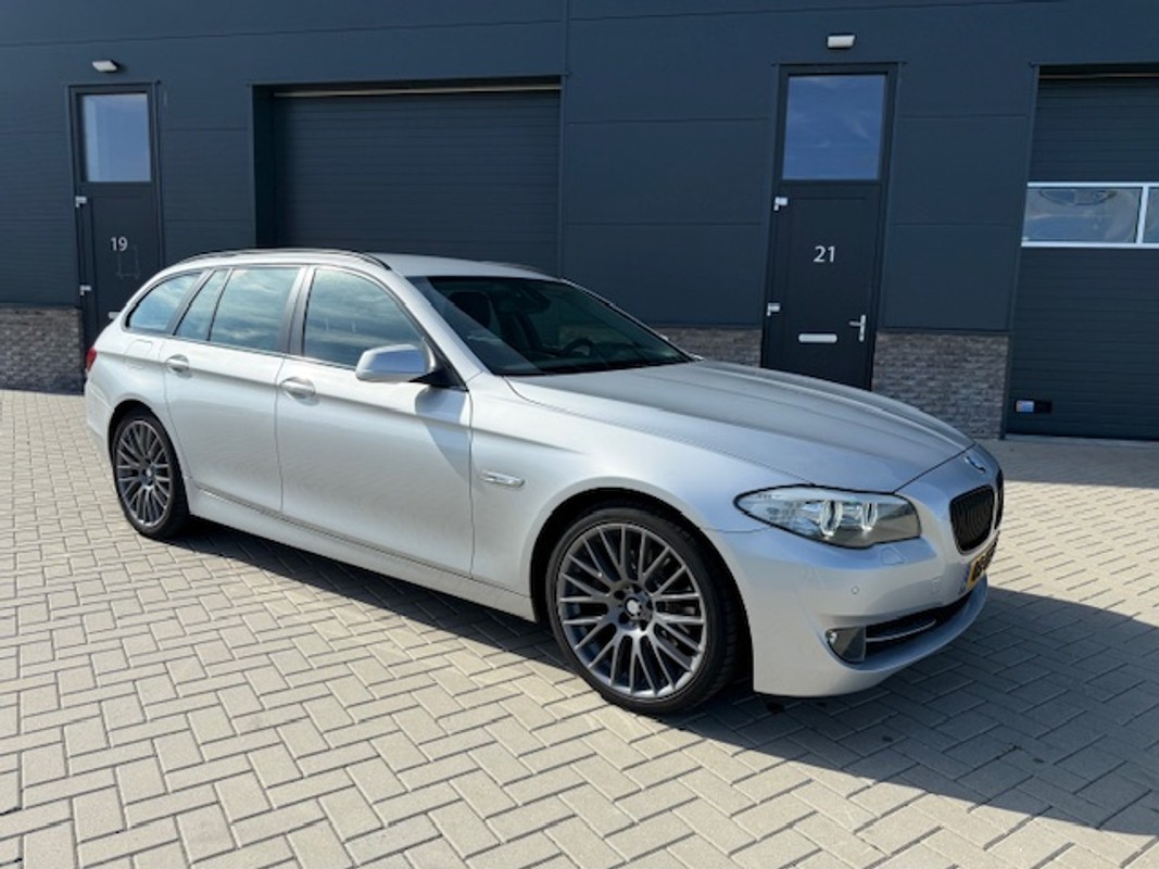 BMW-5 Serie-Touring 523i High Executive | Lease One en Lenen op Maat maken het mogelijk!