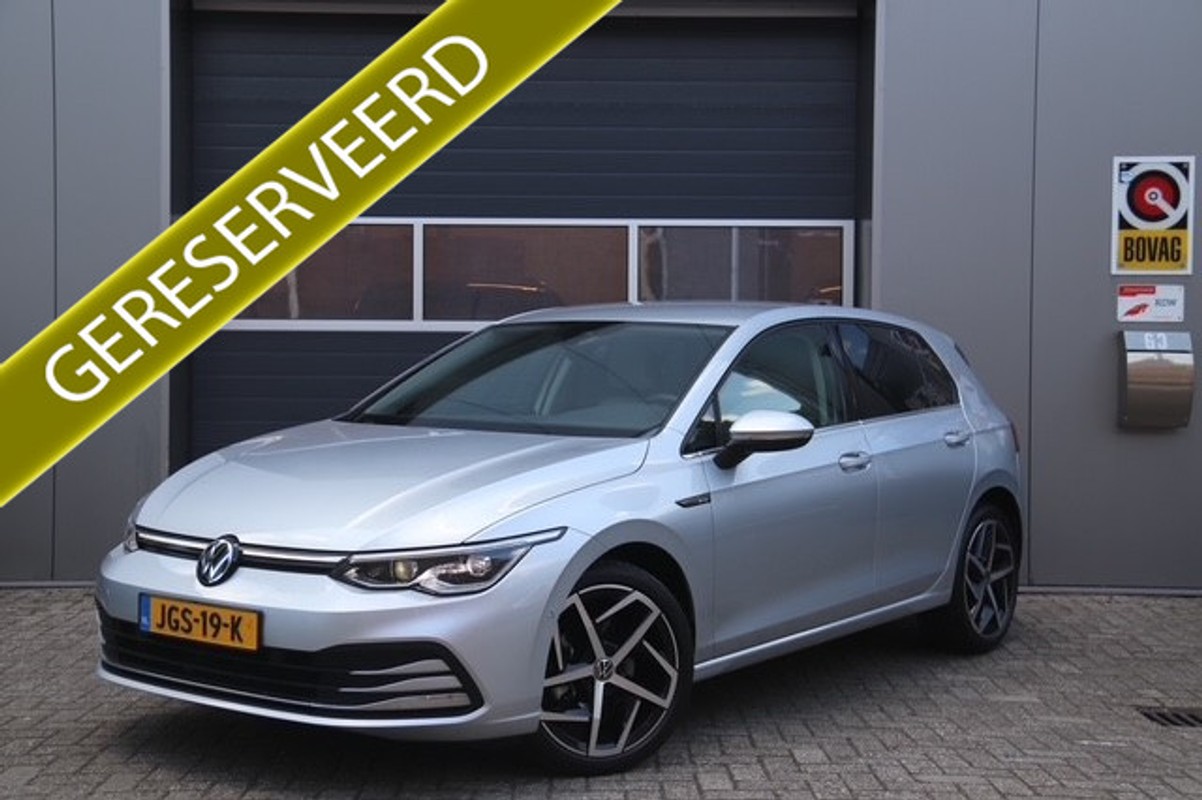 Volkswagen-Golf-1.5 eTSI R-Line Business+, Stoel & Stuurverwarmd, IQ.LIGHT, Camera, Navi | Lease One en Lenen op Maat maken het mogelijk!