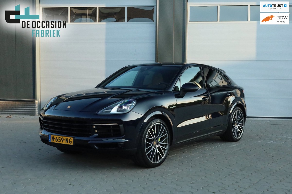 Porsche-Cayenne-Coupé 3.0 E-Hybrid Pano Carplay Softclose Sportpijpen 18weg PDLS | Lease One en Lenen op Maat maken het mogelijk! Porsche-Cayenne-Coupé 3.0 E-Hybrid Pano Carplay Softclose Sportpijpen 18weg PDLS | Lease One en Lenen op Maat maken het mogelijk!