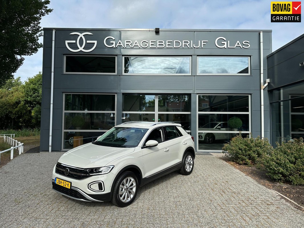 Volkswagen-T-Roc-1.5 TSI Style camera- stoel en stuurverwarming | Lease One en Lenen op Maat maken het mogelijk!