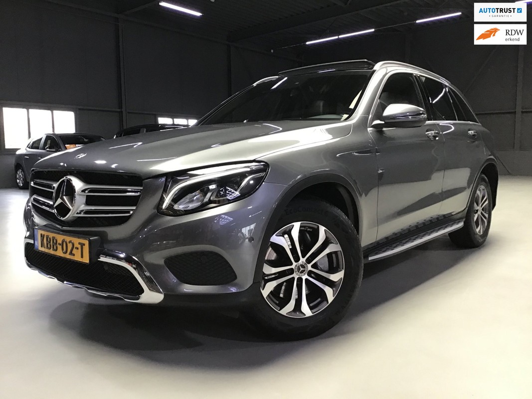 Mercedes-Benz-GLC-250 4MATIC I Pano I 57xxxkm I Dealer Onderh. I Elec .Trekhaak & Koffer I Treeplanken I Clima & Cruise . | Lease One en Lenen op Maat maken het mogelijk!