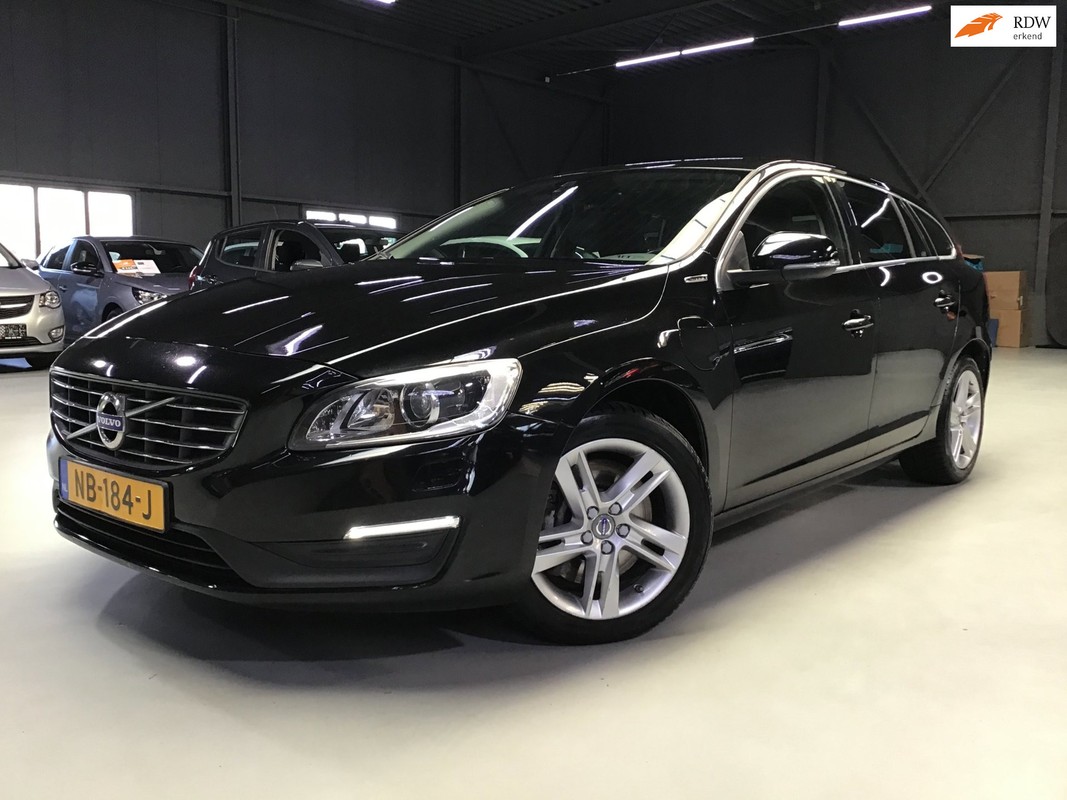Volvo-V60-2.4 D5 Twin Engine Momentum I AWD I Clima I Cruise I Navi I Xenon I Stoelverw I 17inch I New Apk + Kln Brt I Euro 6 . | Lease One en Lenen op Maat maken het mogelijk!