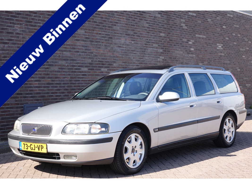 Volvo-V70-2.4 T Geartronic, zwart leder, schuif/kanteldak, ijskoude airco, topstaat | Lease One en Lenen op Maat maken het mogelijk!