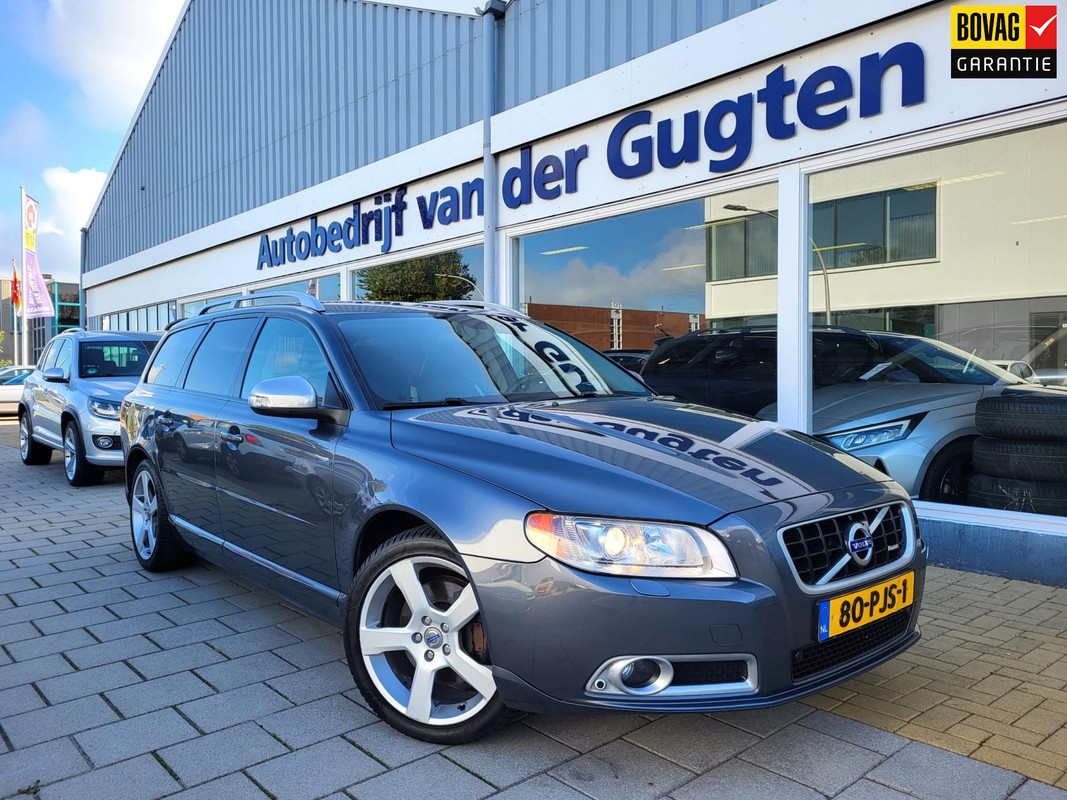 Volvo-V70-2.0T R-Edition / NL-Auto / Leder / Trekhaak / | Lease One en Lenen op Maat maken het mogelijk!