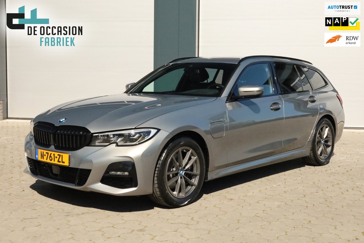 BMW-3 Serie-Touring 320e Business Edition Plus Carplay Trekhaak Sportstoel | Lease One en Lenen op Maat maken het mogelijk!