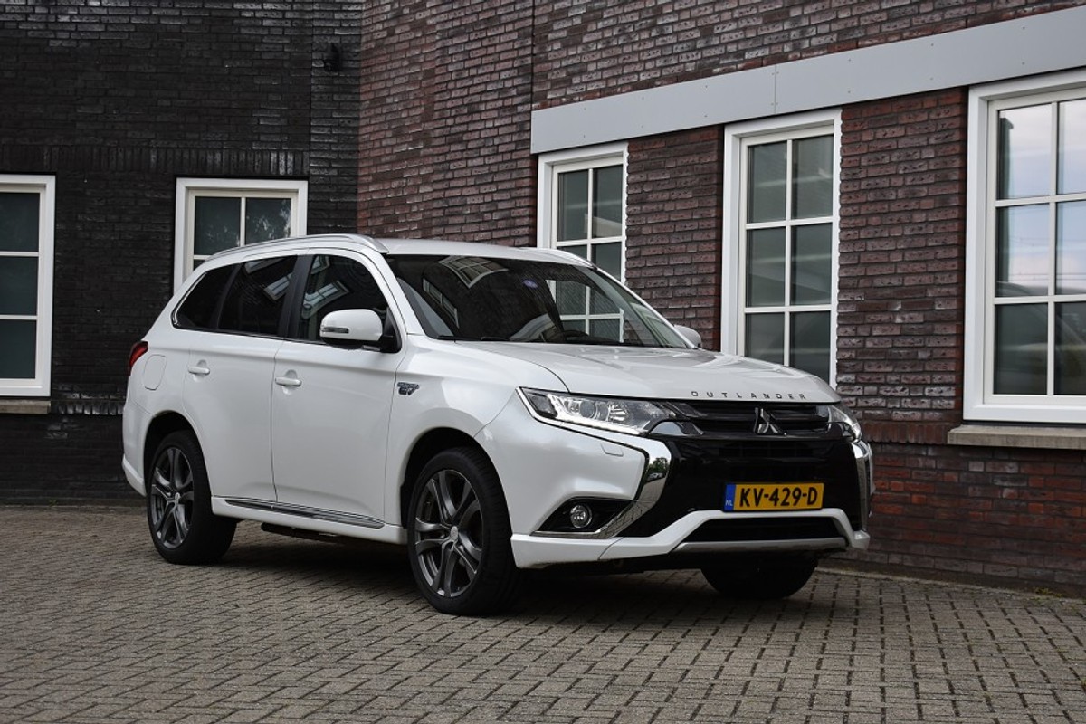 Mitsubishi-Outlander-2.0 PHEV Business Edition Wij zijn op afspraak geopend! Graag bellen voor uw komst. | Lease One en Lenen op Maat maken het mogelijk! Mitsubishi-Outlander-2.0 PHEV Business Edition Wij zijn op afspraak geopend! Graag bellen voor uw komst. | Lease One en Lenen op Maat maken het mogelijk!