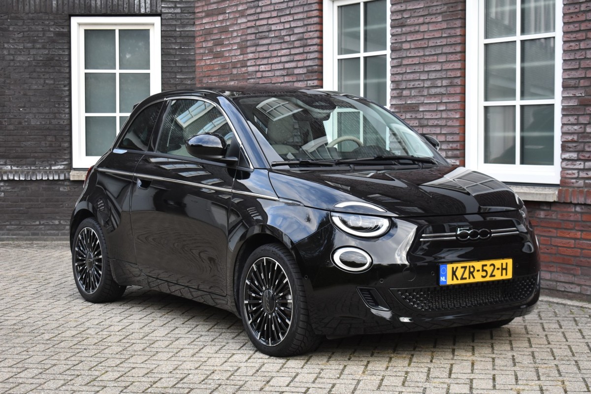 Fiat-500e-42KWh La Prima/SOH 95.2% Panoramadak/Leer/JBL Speaker/Stoelverwarming/ Active cruise control/17