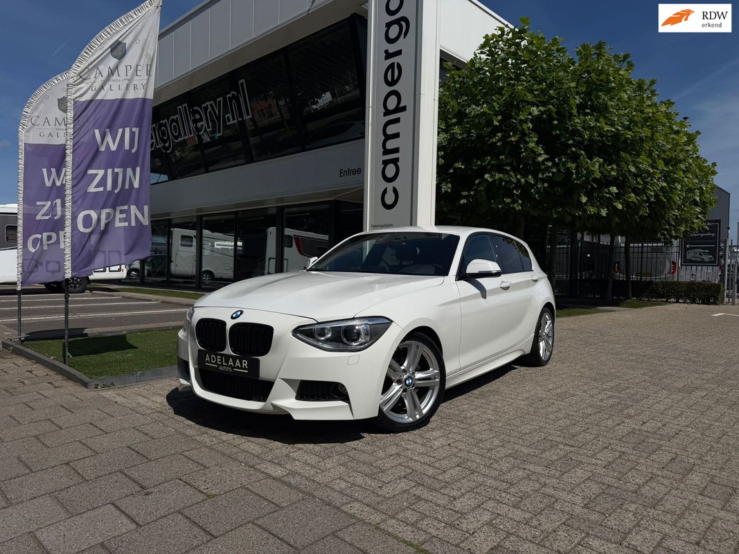 BMW-1 Serie-116i M-PAKKET l SPORTSTOELEN l ALCANTARA l NAVIGATIE l STOELVERWARMING | Lease One en Lenen op Maat maken het mogelijk!