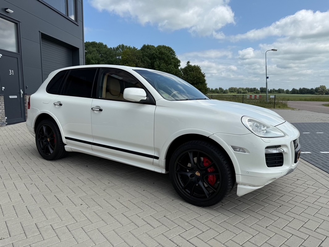 Porsche-Cayenne-4.8 GTS | Lease One en Lenen op Maat maken het mogelijk!