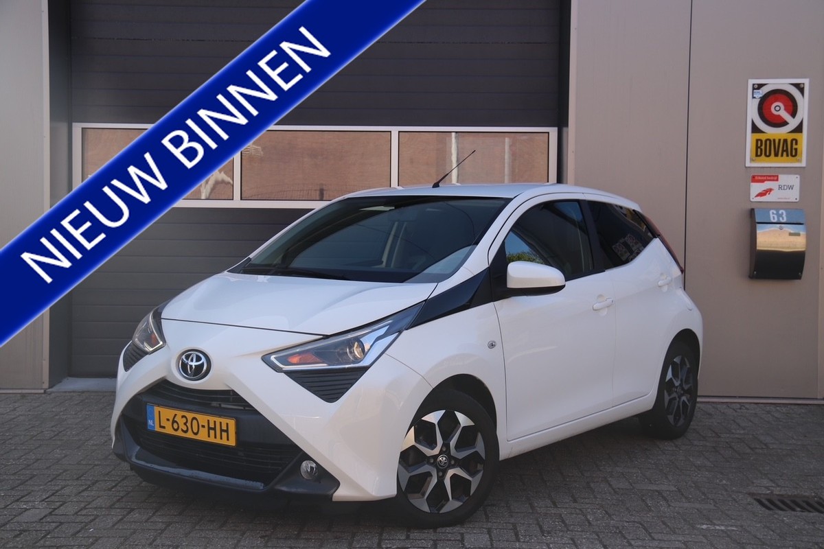 Toyota-Aygo-1.0 VVT-i x-joy, Carplay, Camera, Airco | Lease One en Lenen op Maat maken het mogelijk!