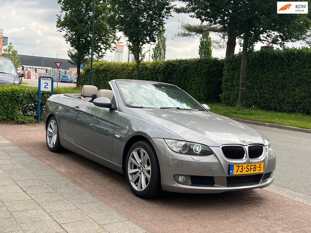 BMW-3 Serie-Cabrio 320i *GOED ONDERHOUDEN| TREKHAAK| AIRCO | Lease One en Lenen op Maat maken het mogelijk!