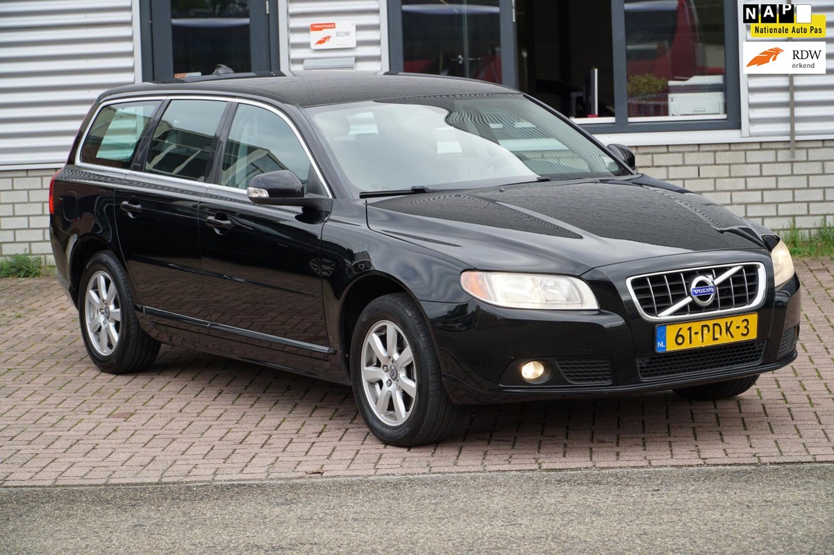 Volvo-V70-2.0T Kinetic EERSTE EIGENAAR | Lease One en Lenen op Maat maken het mogelijk!
