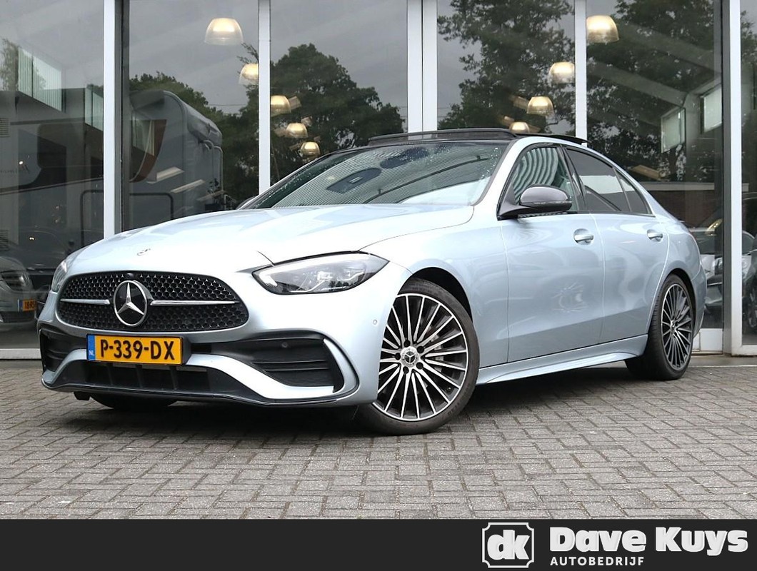 Mercedes-Benz-C-Klasse-200 Launch Edition AMG Line | Panorama | Trekhaak | Lease One en Lenen op Maat maken het mogelijk!