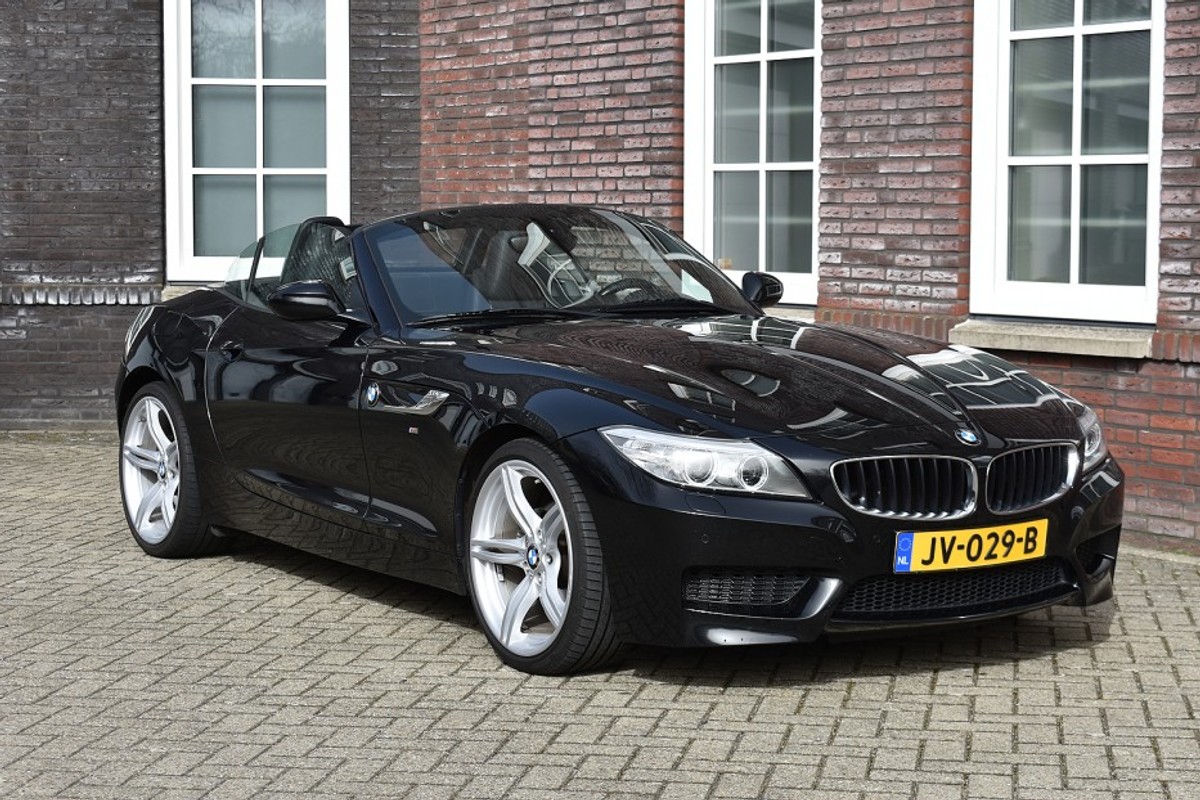 BMW-Z4-Roadster sDrive20i Wij zijn op afspraak geopend! Graag bellen voor uw komst. | Lease One en Lenen op Maat maken het mogelijk!